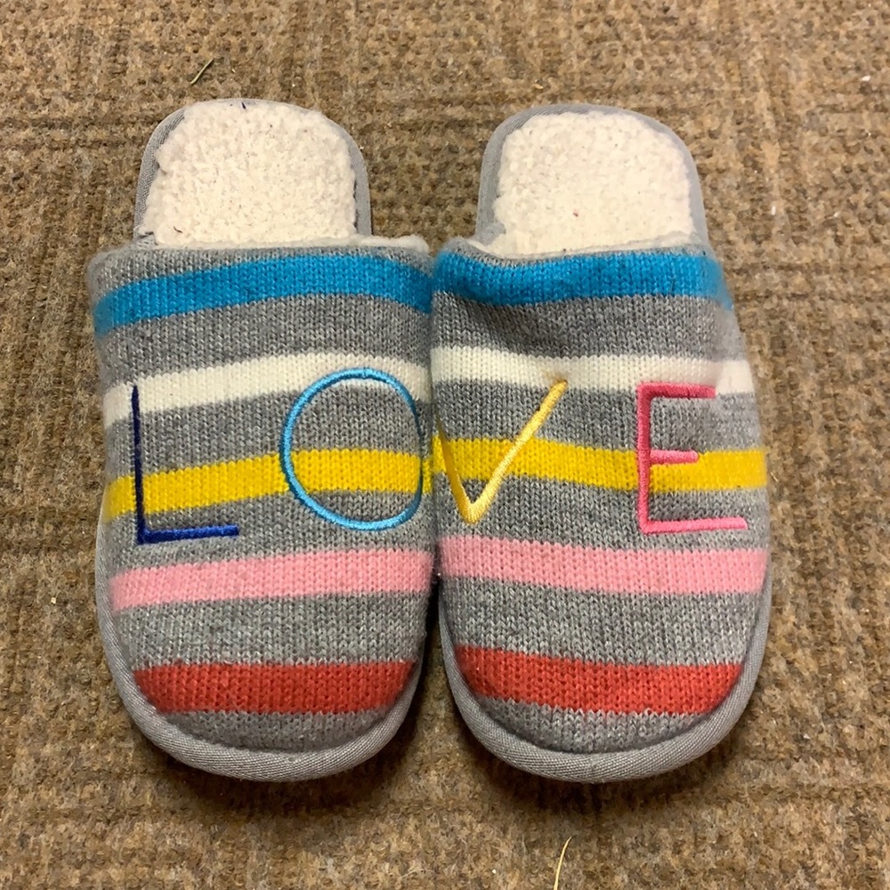 GAP love slippers